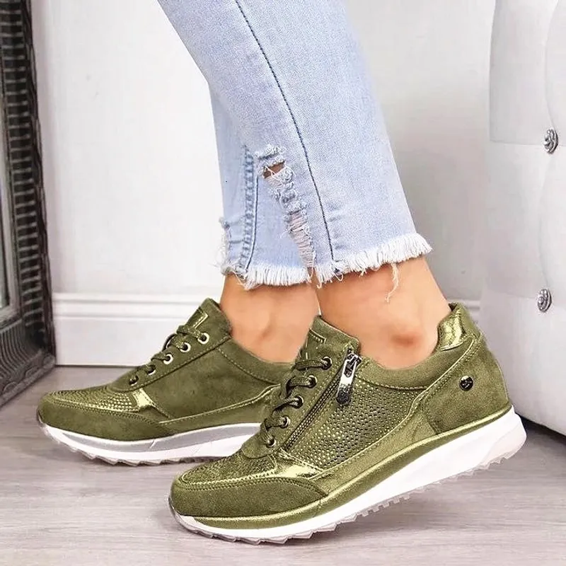 2024 Summer Nuevo pendiente gruesa Tacón de pendiente Sports informales Diamantes de agua soltera, zapatos grandes para mujeres