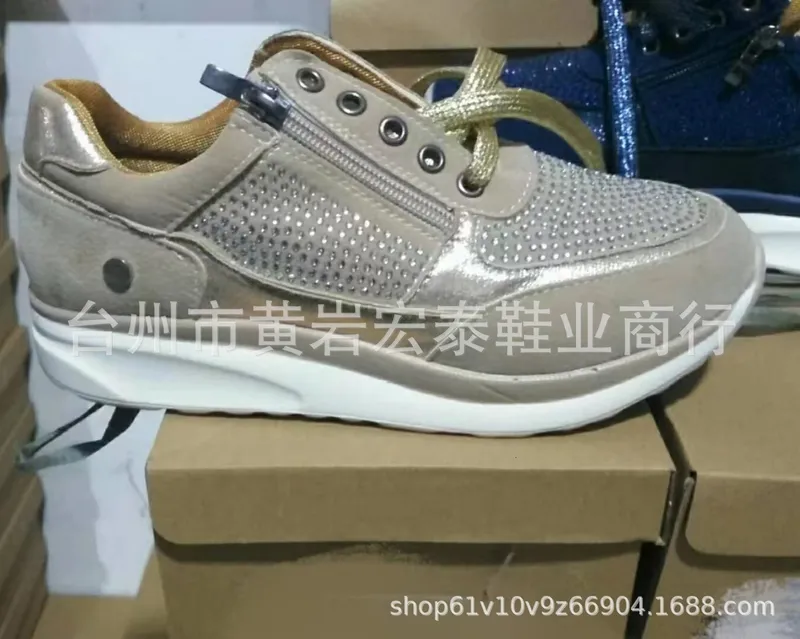 2024 Summer Nuevo pendiente gruesa Tacón de pendiente Sports informales Diamantes de agua soltera, zapatos grandes para mujeres