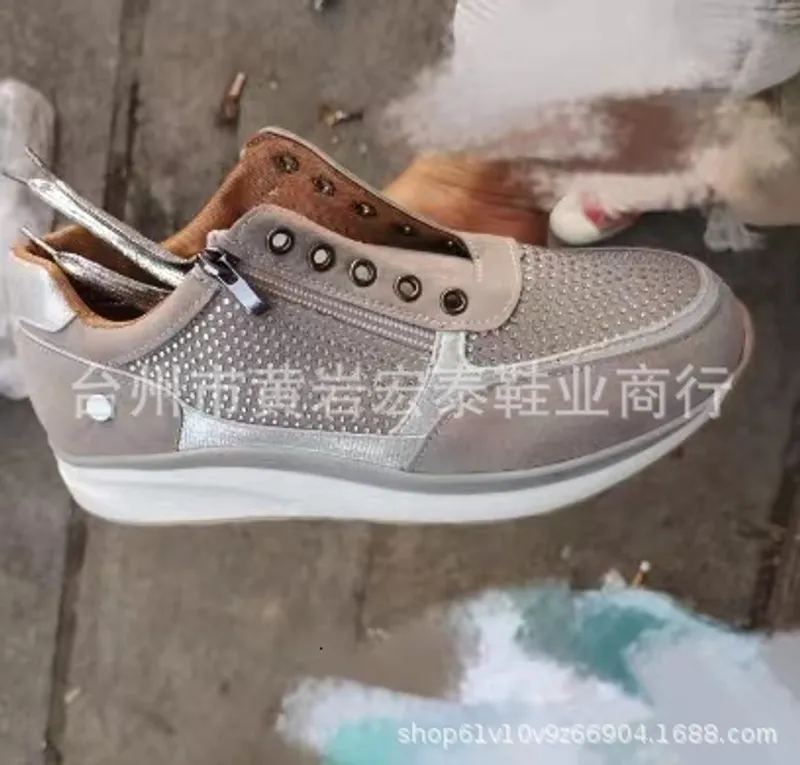 2024 Summer Nuevo pendiente gruesa Tacón de pendiente Sports informales Diamantes de agua soltera, zapatos grandes para mujeres