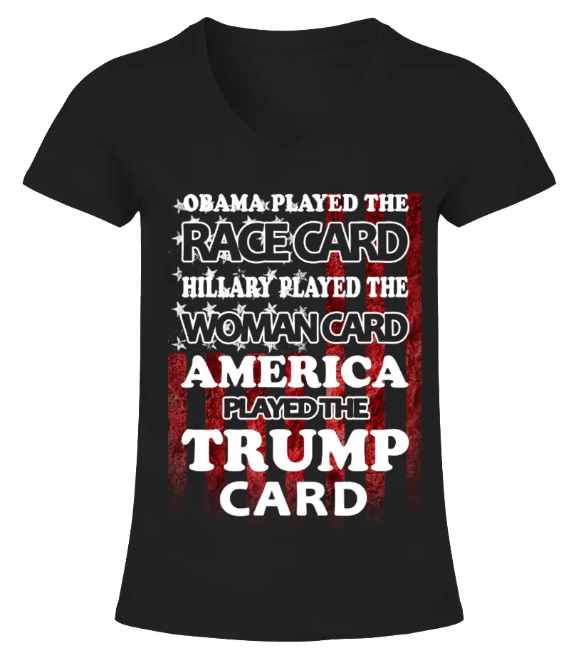 AMERICA PLAYED THE TRUMP CARD Camiseta cuello pico Mujer