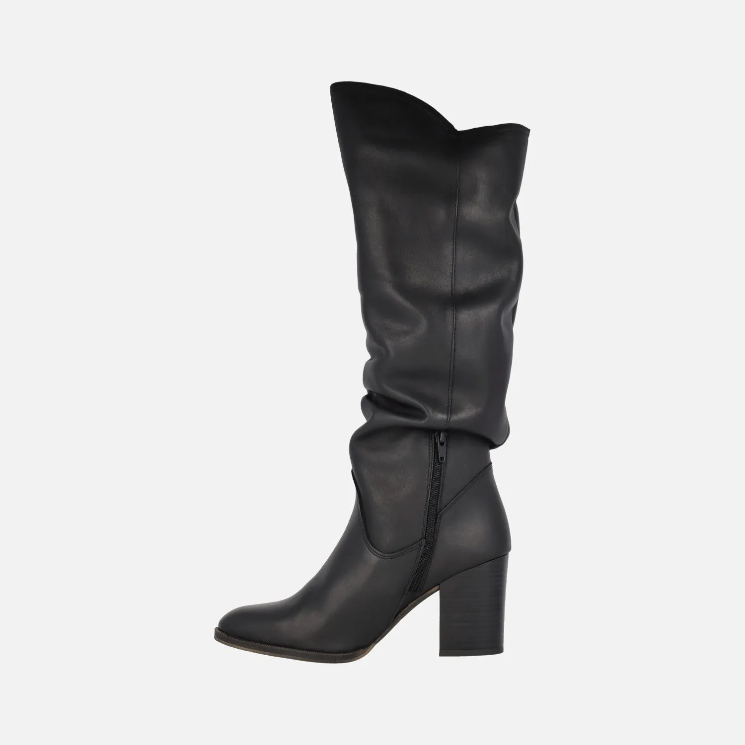 Botas Uma en piel negra con tacón alto y caña arrugada