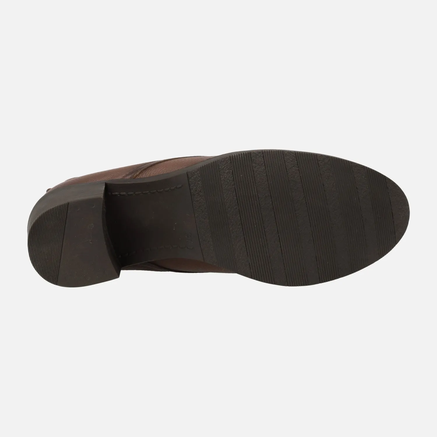 Botines de piel con tacón ancho y cierre con botones