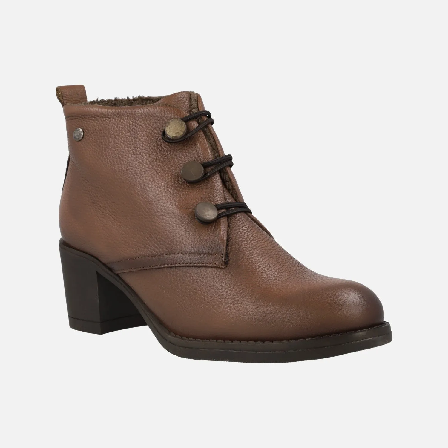 Botines de piel con tacón ancho y cierre con botones
