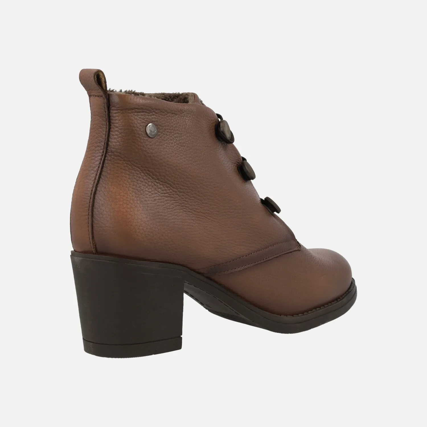 Botines de piel con tacón ancho y cierre con botones