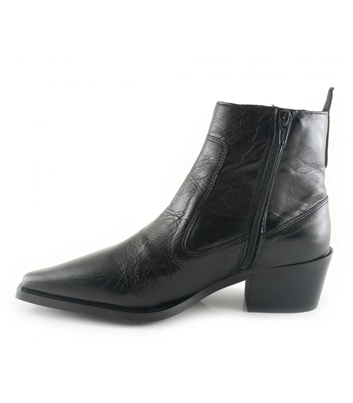 Botín estilo cowboy en piel negra