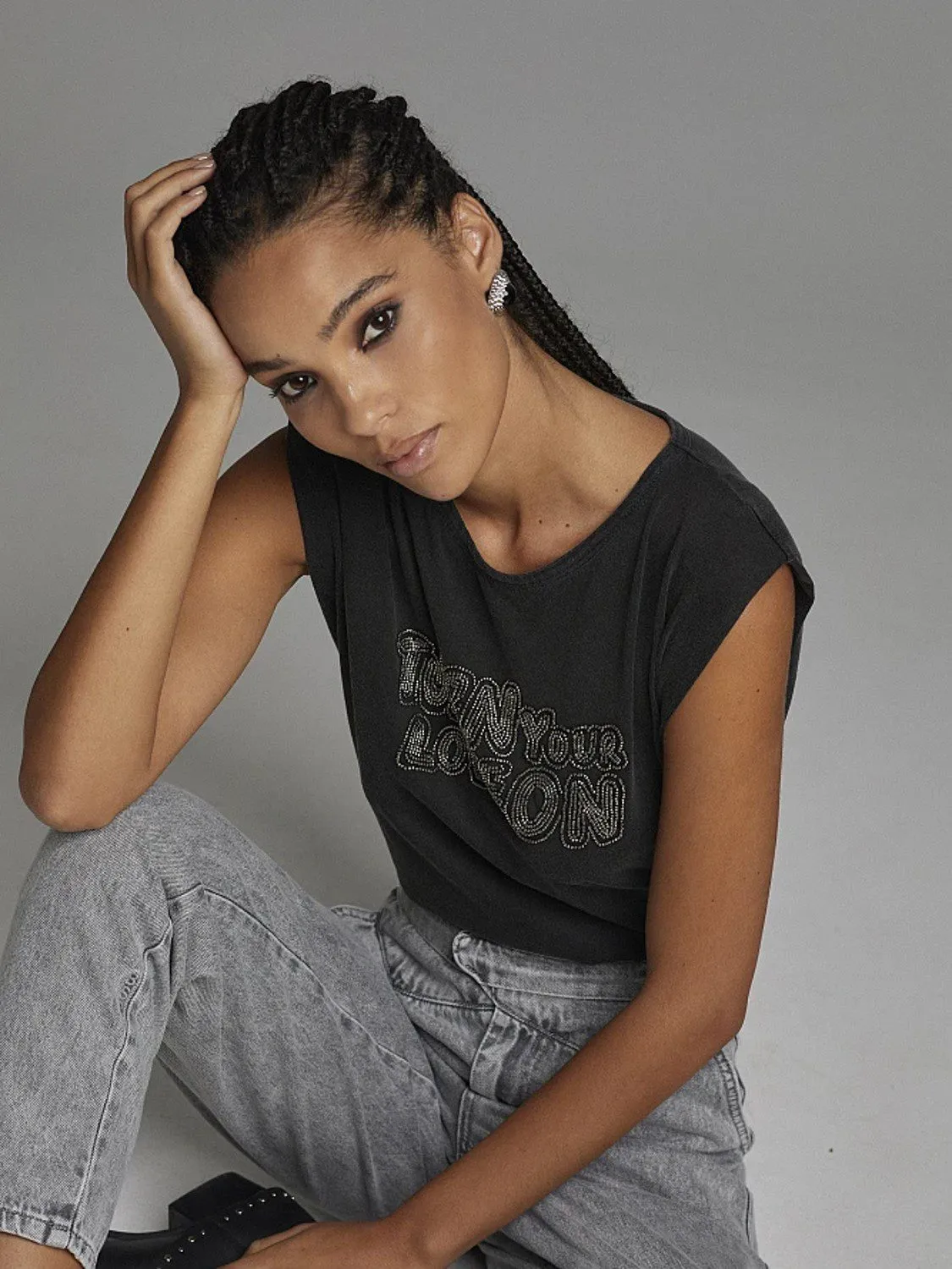 CAMISETA CON ABALORIO BSB