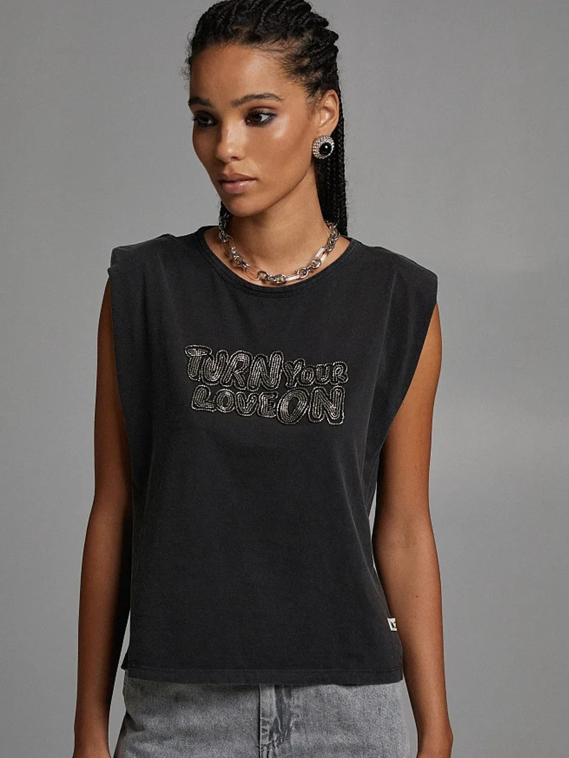 CAMISETA CON ABALORIO BSB