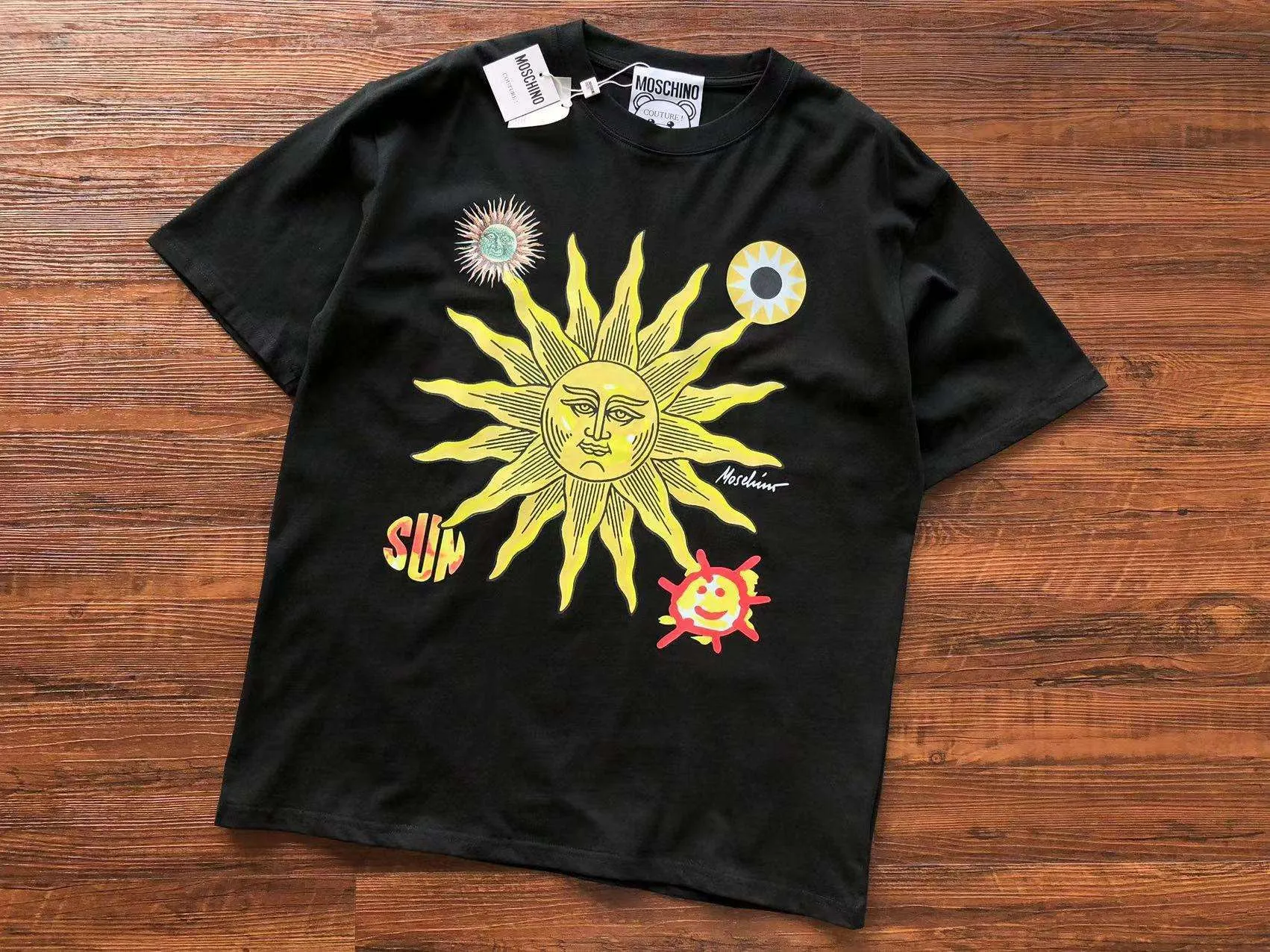 Camiseta Moschino «Sun» – SS23