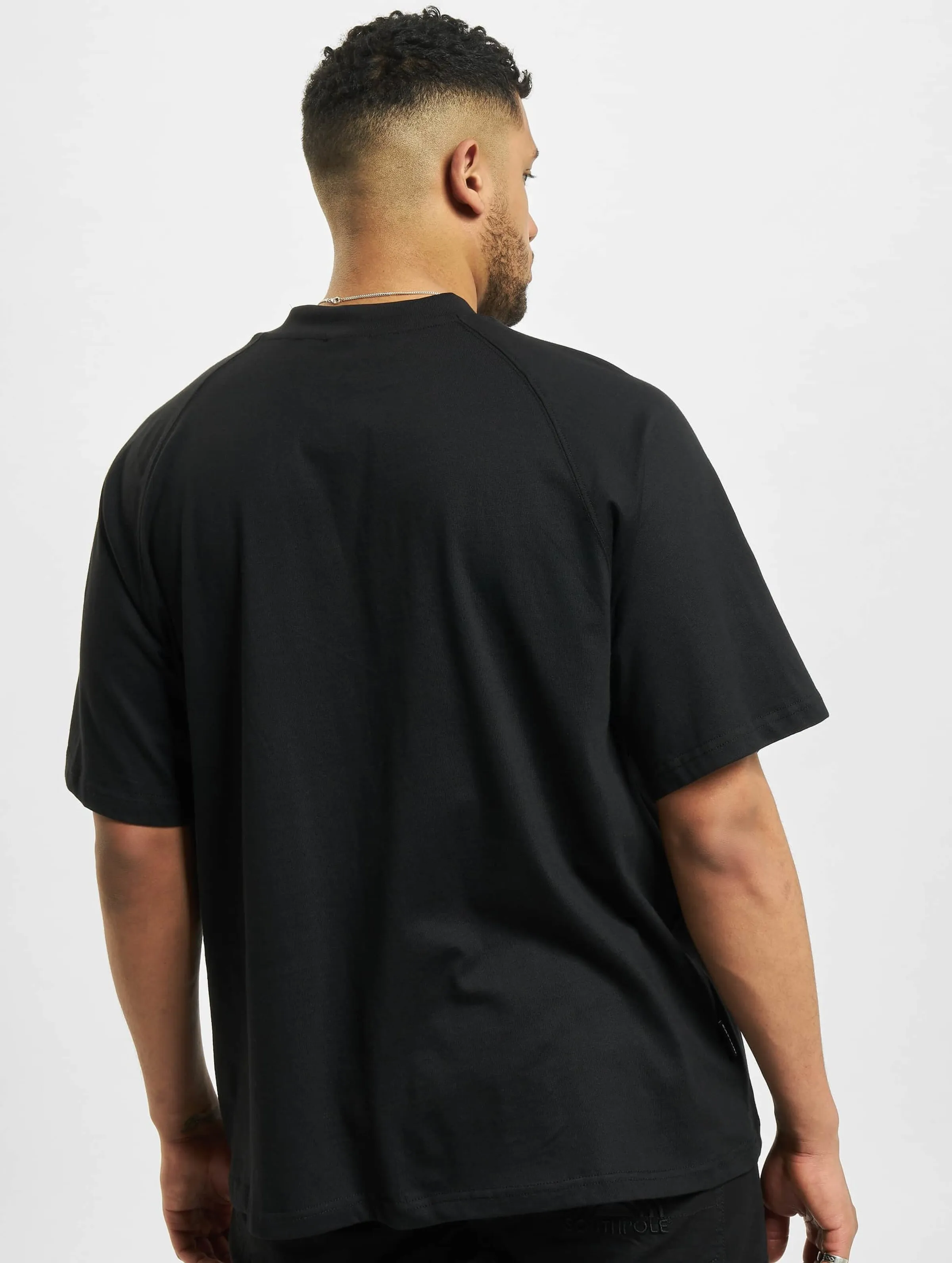 Cayler & Sons MNTN Camo Pocket Raglan Box