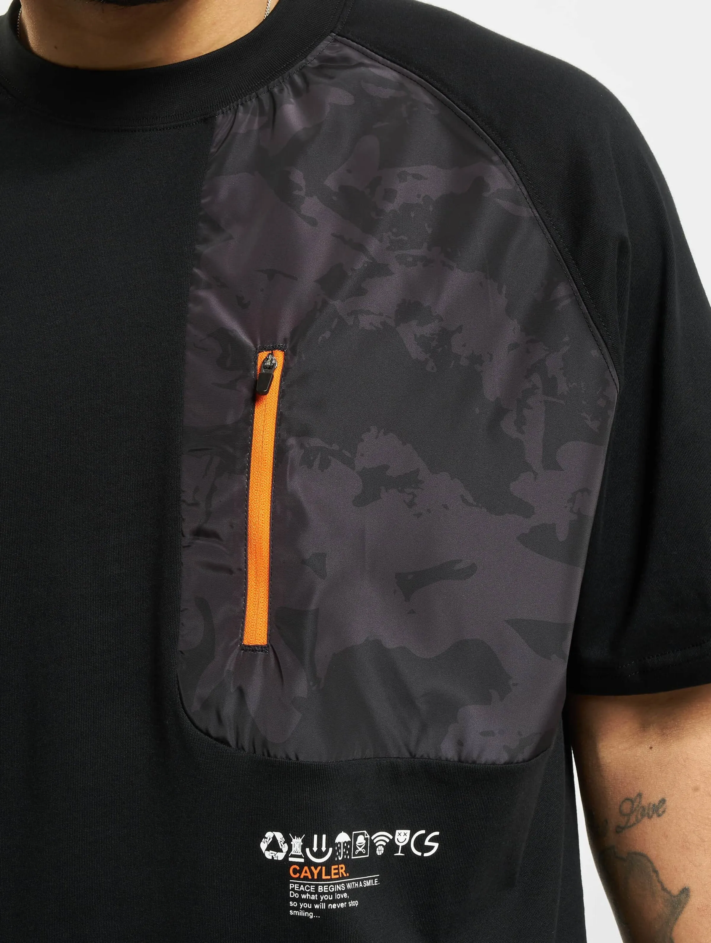 Cayler & Sons MNTN Camo Pocket Raglan Box