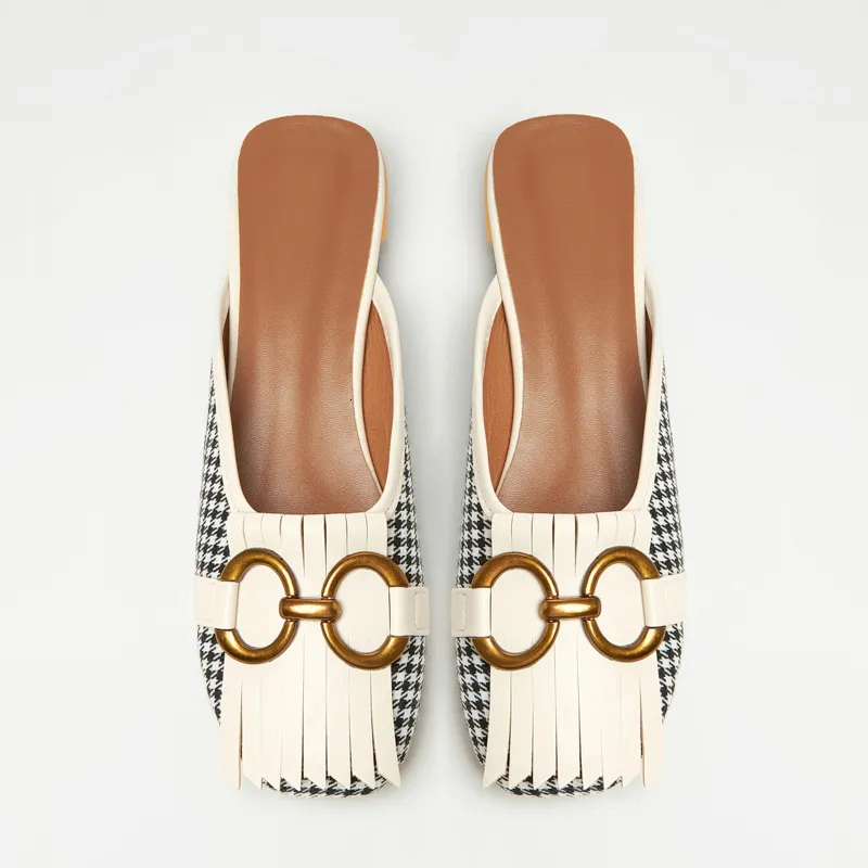 Collar de caballo de estilo francés Hebilla de la punta Media zapatilla 2024 SUMMERO NUEVO Sandalias cuadradas de tacón bajo a c