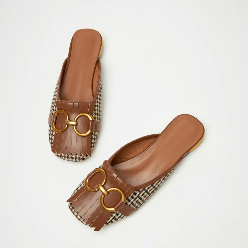 Collar de caballo de estilo francés Hebilla de la punta Media zapatilla 2024 SUMMERO NUEVO Sandalias cuadradas de tacón bajo a c