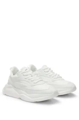 Deportivas con cordones de materiales mixtos con logo en el contrafuerte
