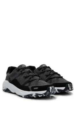 Deportivas con cordones, empeines de punto y detalles de ante