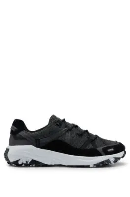 Deportivas con cordones, empeines de punto y detalles de ante