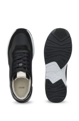 Deportivas con cordones en mezcla de diferentes materiales con ribetes de ante