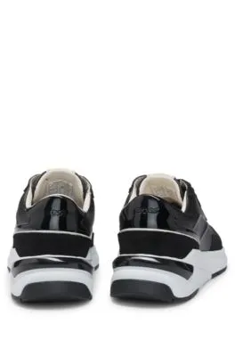 Deportivas con cordones en mezcla de diferentes materiales con ribetes de ante