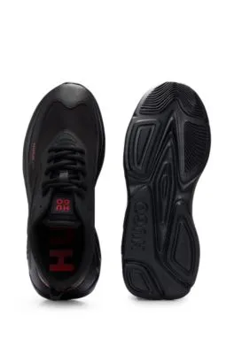 Deportivas con cordones en mezcla de materiales con piel sintética