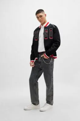 Deportivas de piel con cordones y detalles sutiles de la marca
