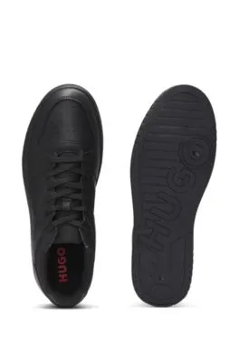 Deportivas de piel sintética con cordones y detalles de logo