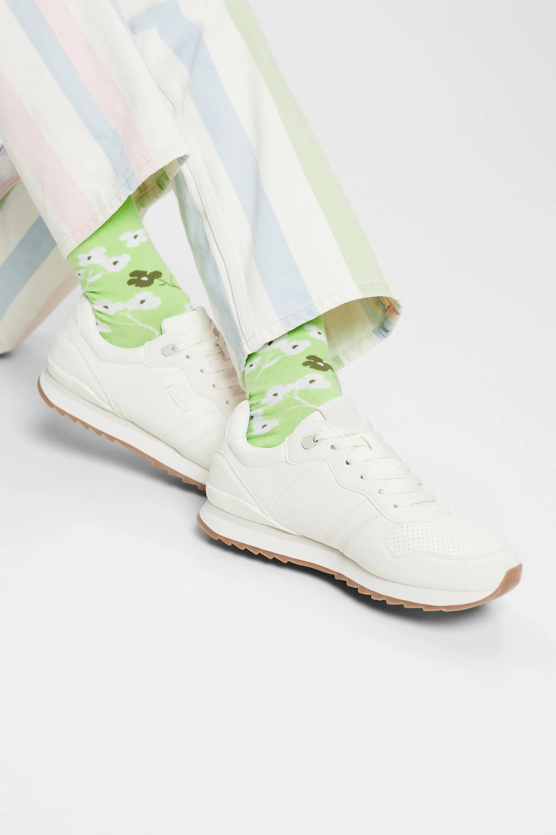 Deportivas veganas con cordones