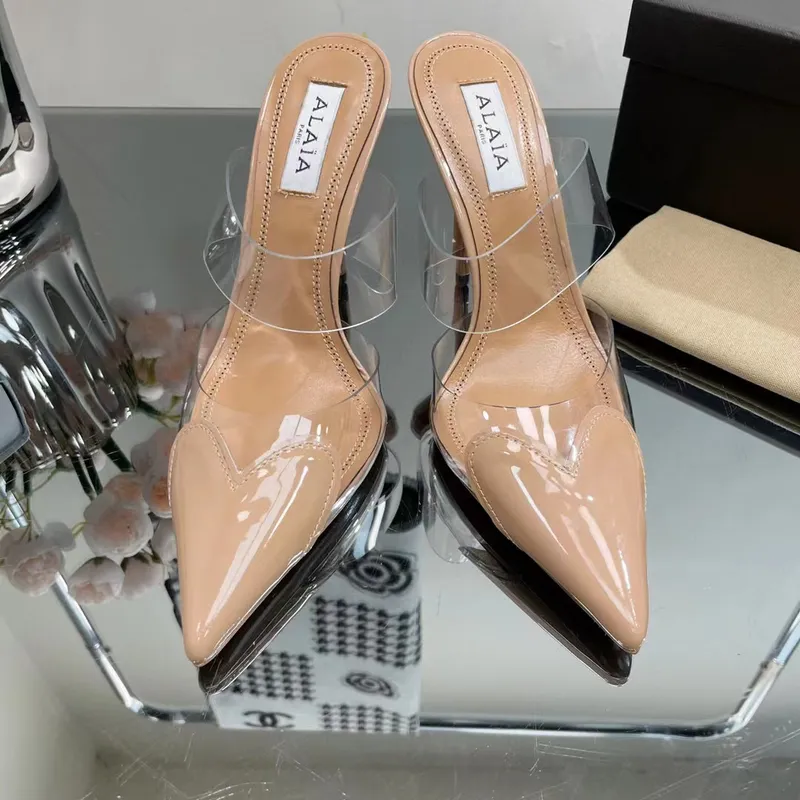 Diseñador Mujer Sandalias Lujo Cristal chispeante Vestido puntiagudo en forma de corazón Sxey Mula en forma de corazón en sandal