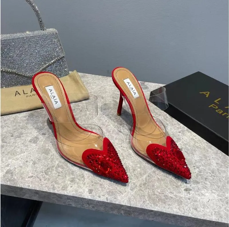 Diseñador Mujer Sandalias Lujo Cristal chispeante Vestido puntiagudo en forma de corazón Sxey Mula en forma de corazón en sandal