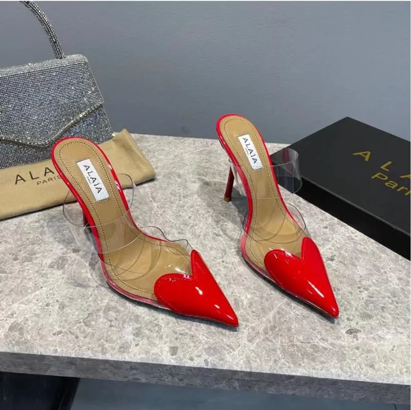 Diseñador Mujer Sandalias Lujo Cristal chispeante Vestido puntiagudo en forma de corazón Sxey Mula en forma de corazón en sandal