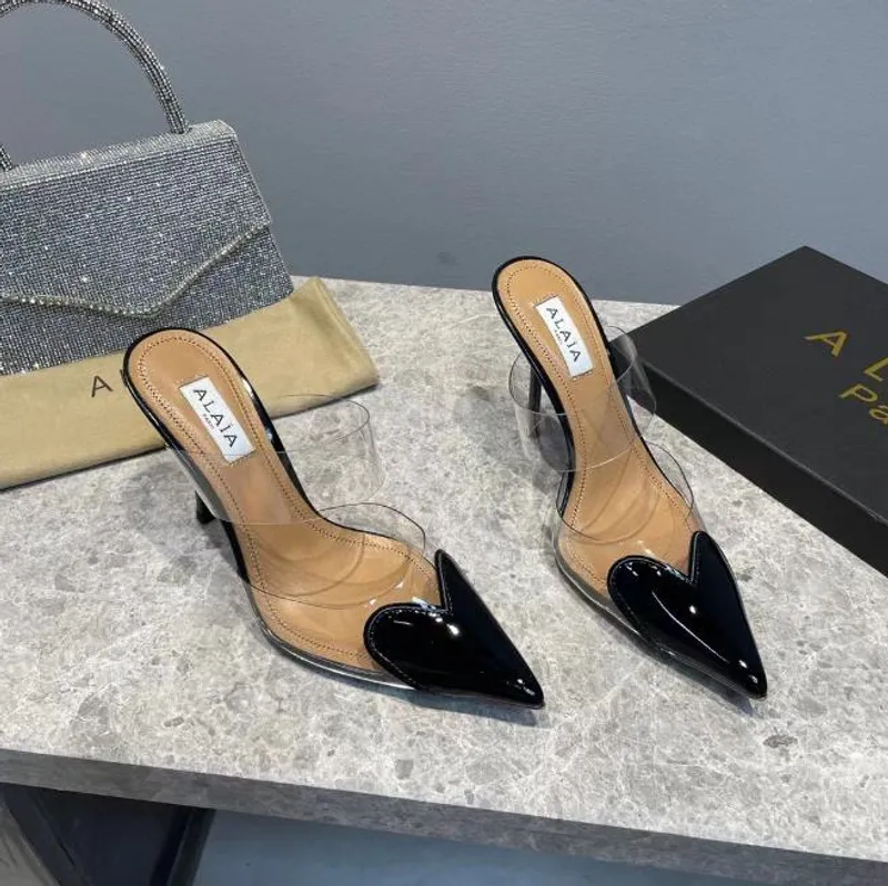 Diseñador Mujer Sandalias Lujo Cristal chispeante Vestido puntiagudo en forma de corazón Sxey Mula en forma de corazón en sandal
