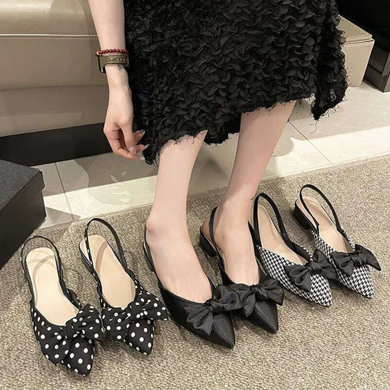 Moda femenina punta puntiaguda bowknot sgbac bombas a cuadros lunares tacones sandalias de tacón pequeños zapatos delgados casua