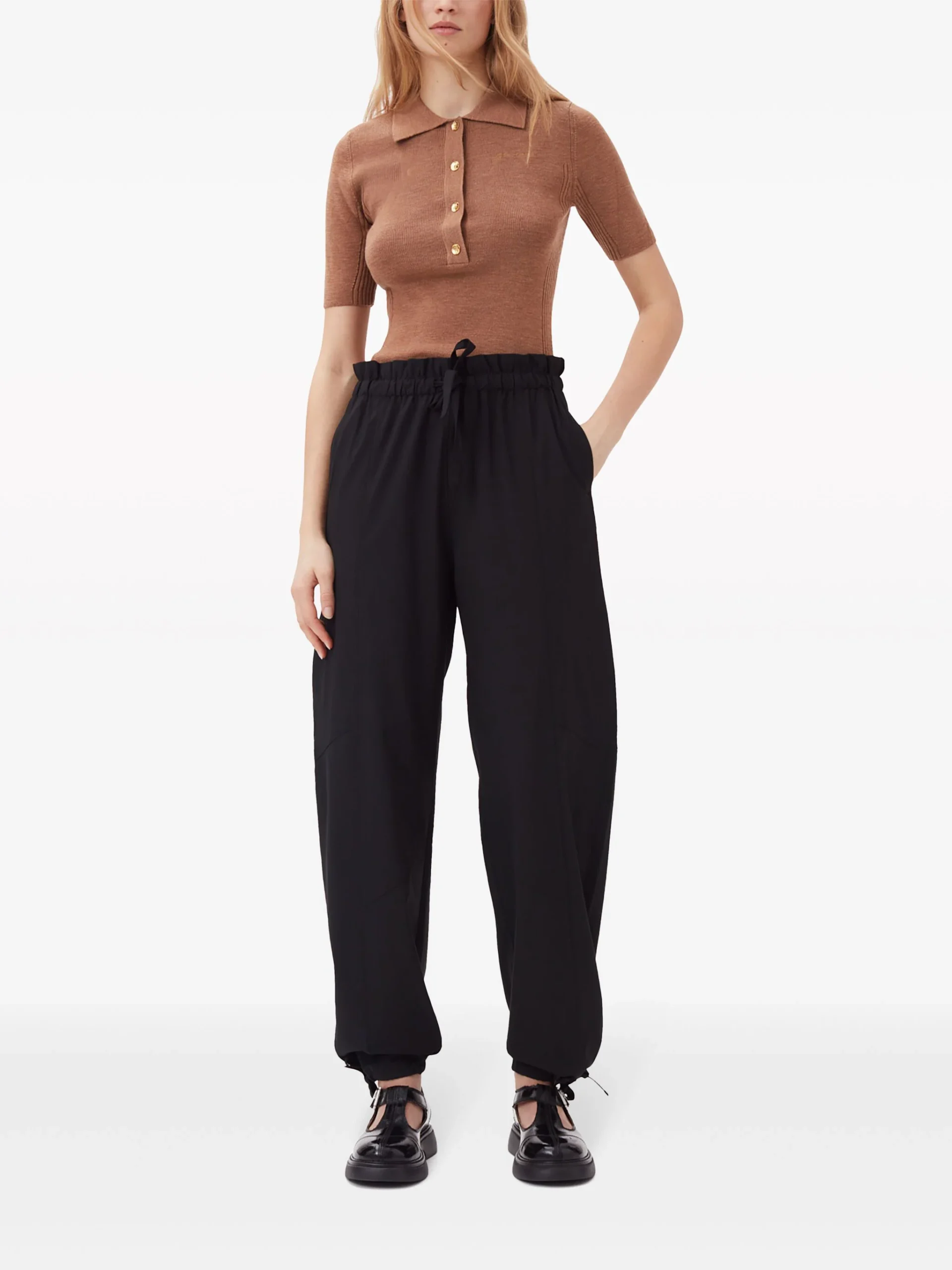 Pantalones con cordones