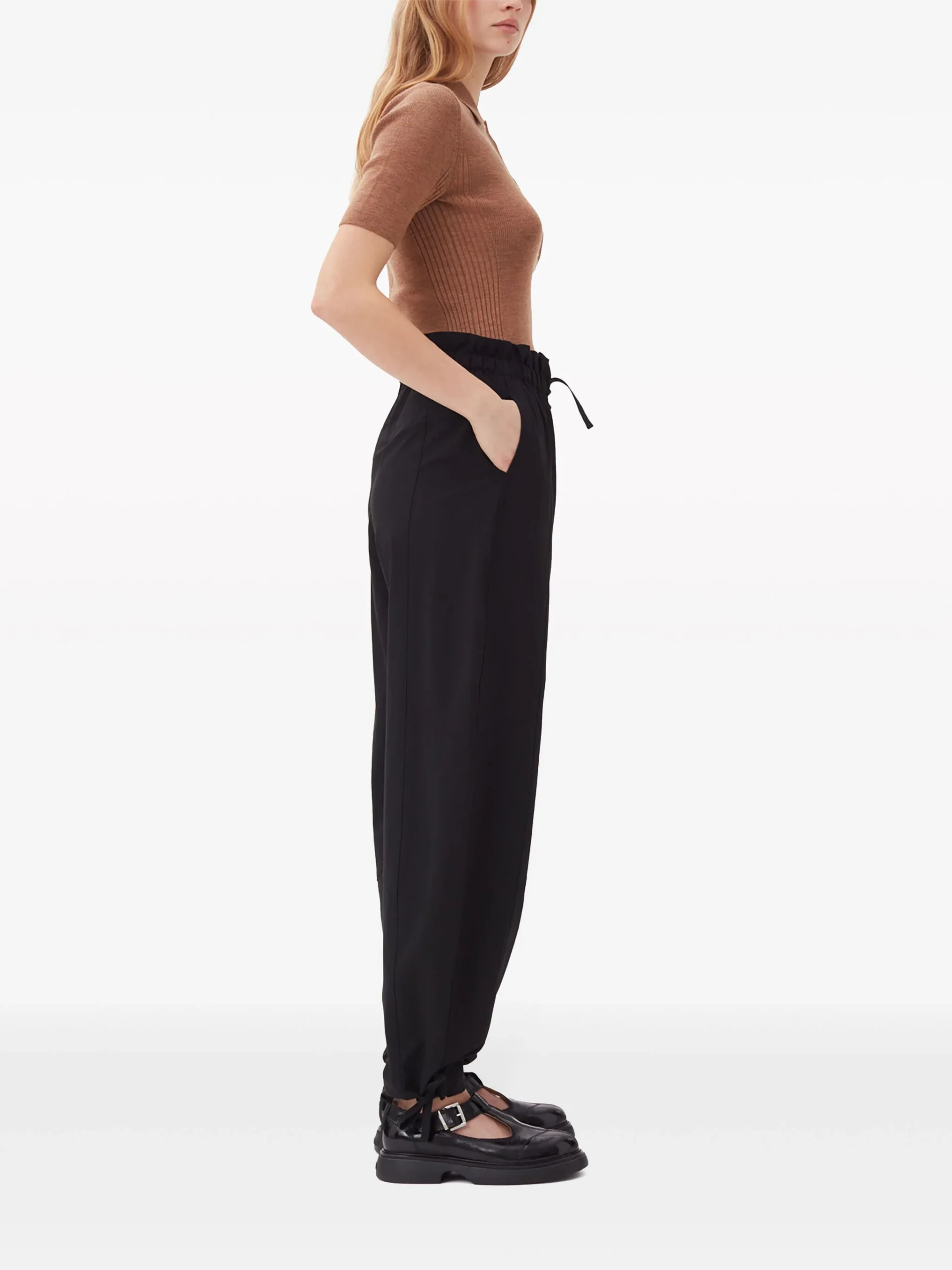 Pantalones con cordones