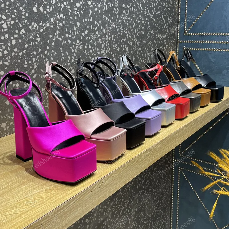 Plataforma Sandalias Sandalias Diseñadores zapatos EUR42 Classics de cuero suave de alta calidad Sandalia de diseñador de tacón 