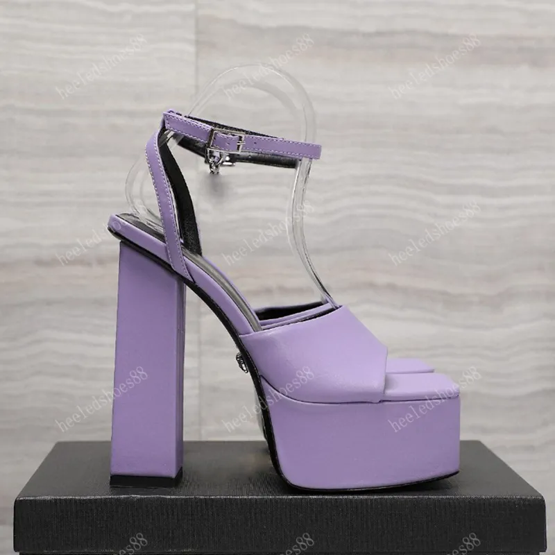 Plataforma Sandalias Sandalias Diseñadores zapatos EUR42 Classics de cuero suave de alta calidad Sandalia de diseñador de tacón 
