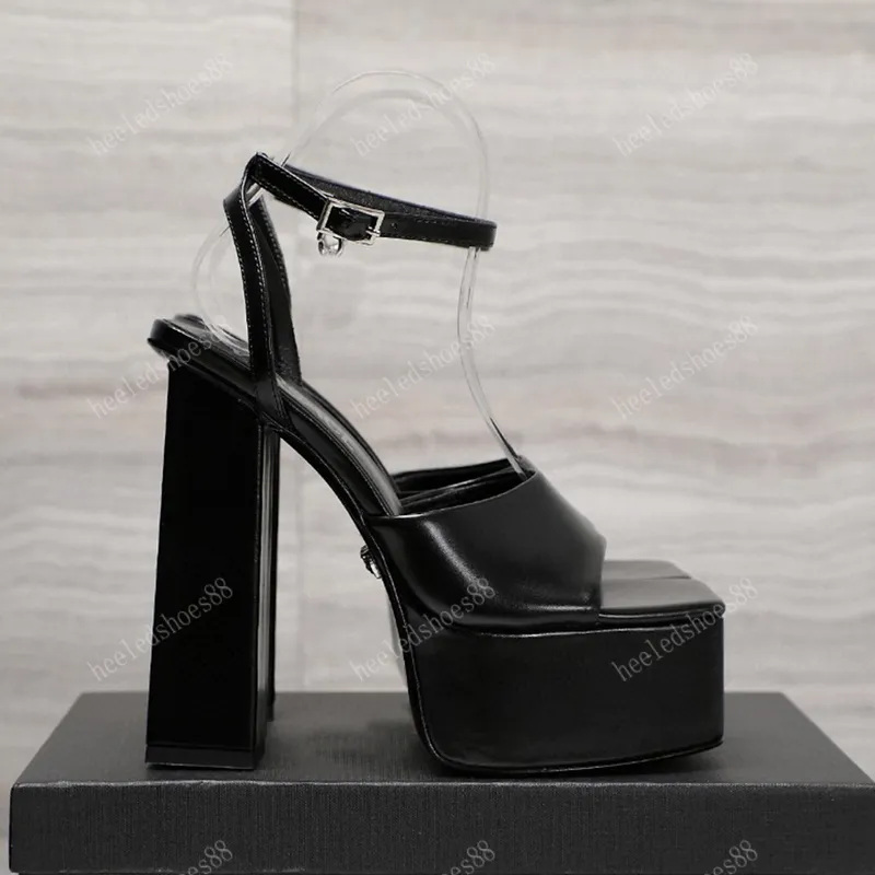 Plataforma Sandalias Sandalias Diseñadores zapatos EUR42 Classics de cuero suave de alta calidad Sandalia de diseñador de tacón 