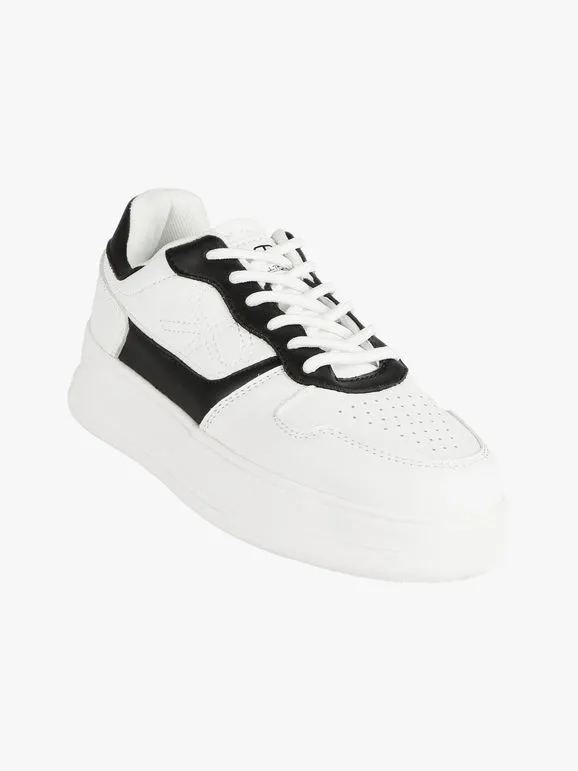 Renato Balestra Zapatillas bajas de mujer bicolor.