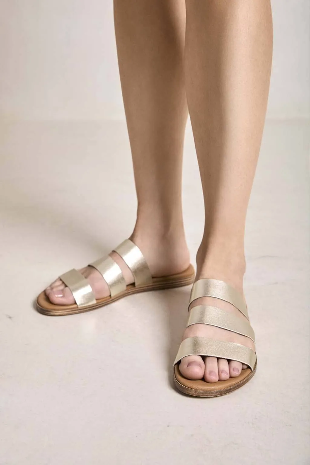 Sandalia Bryan 2516 laminado platino