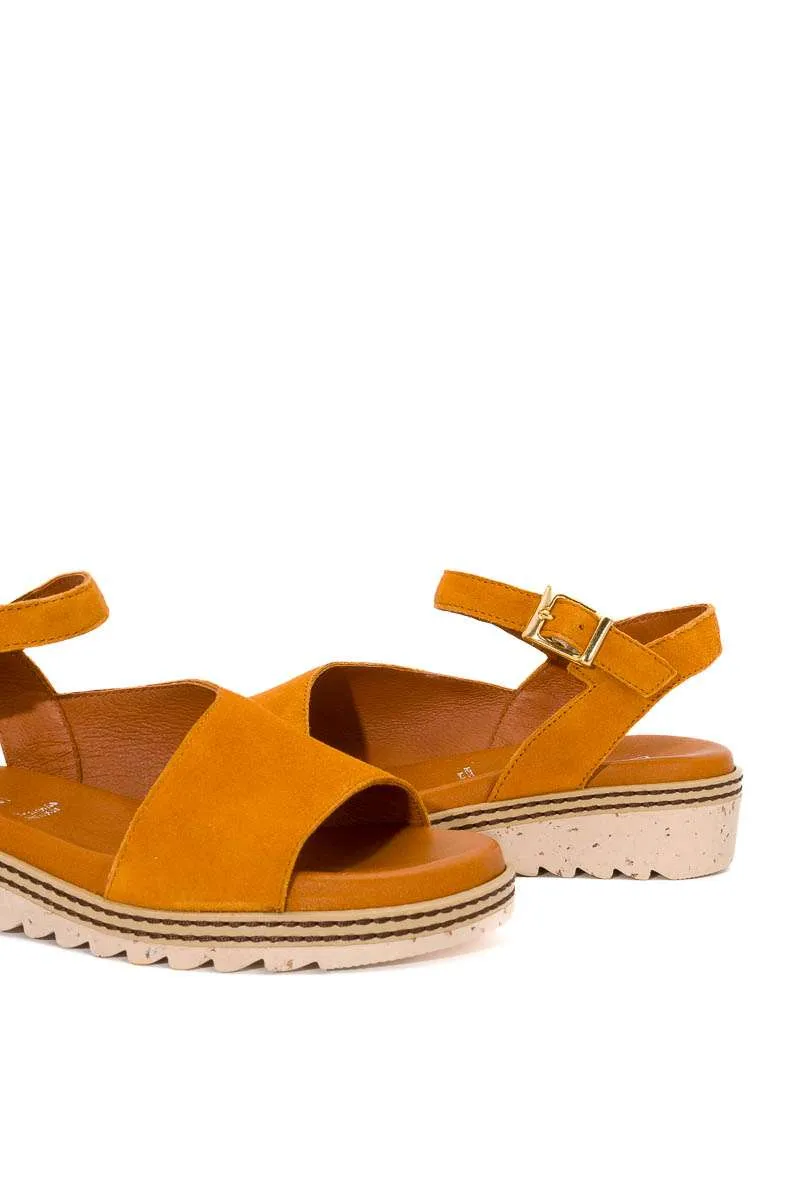 Sandalia color cuero de Fluchos