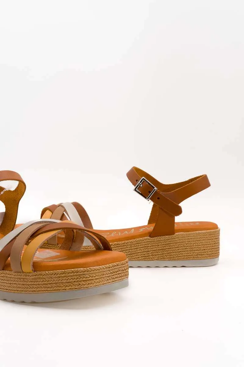 Sandalia con plataforma de color cuero de Oh! My Sandals