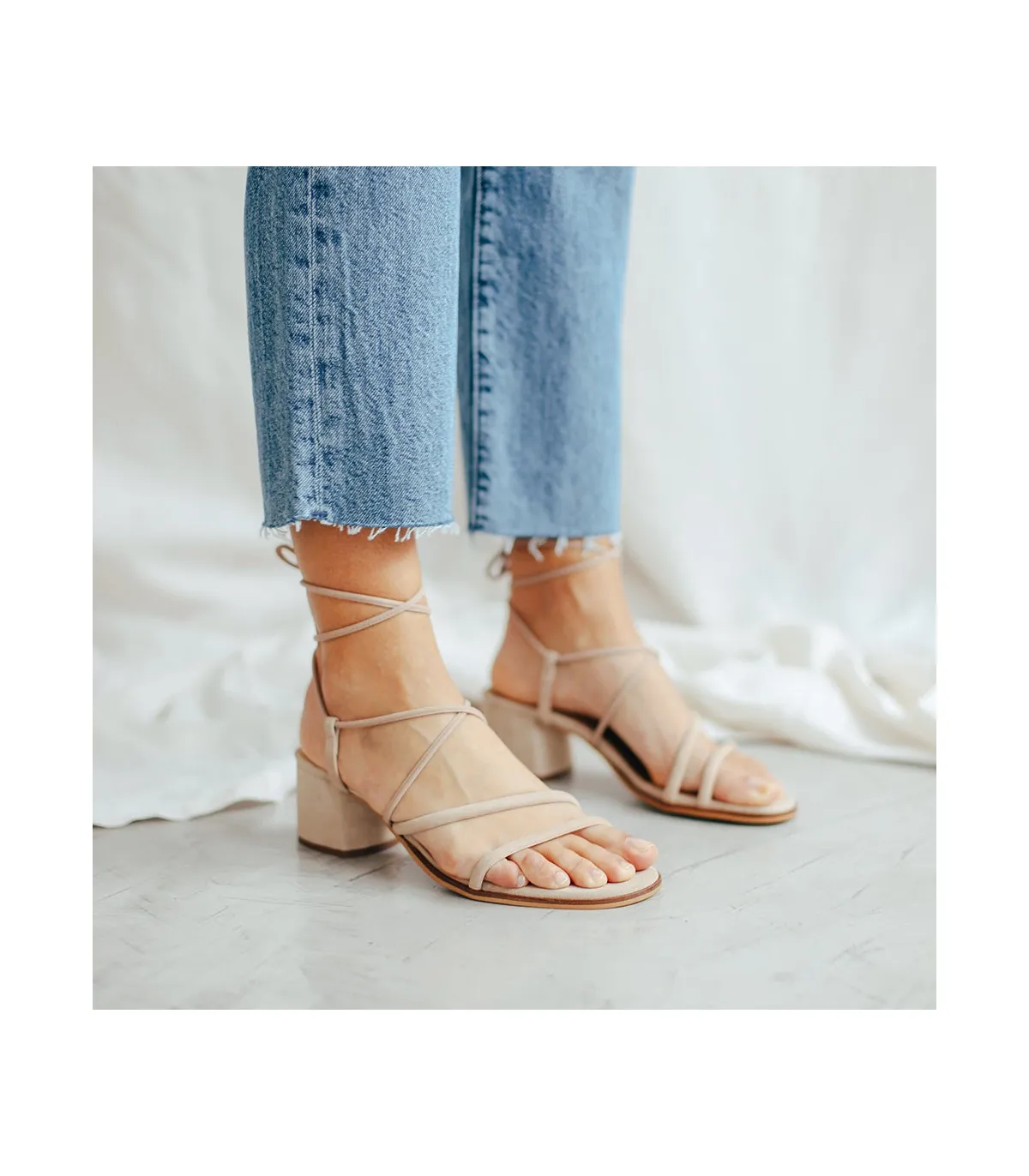 Sandalias en ante de color camel