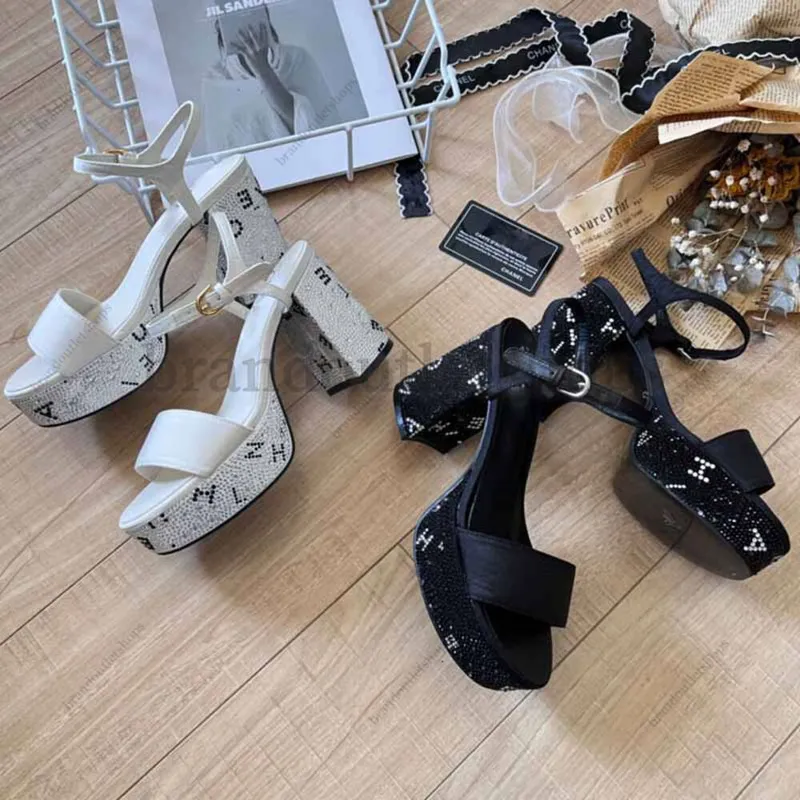 Slides Sandalias de diseñador de mujeres Fiesta de cuero de cuero con tacón