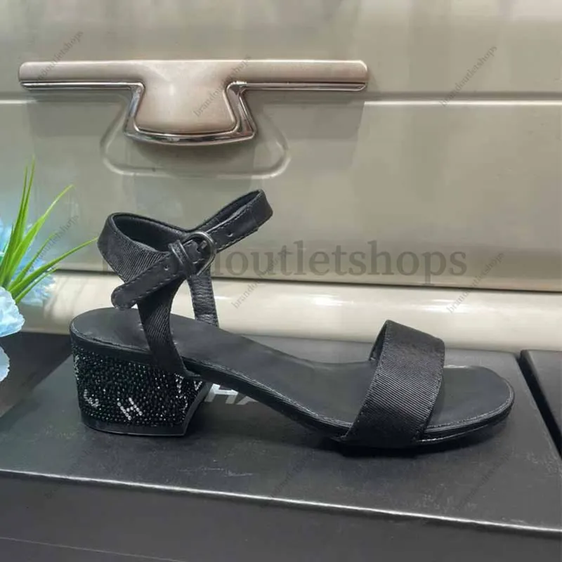 Slides Sandalias de diseñador de mujeres Fiesta de cuero de cuero con tacón