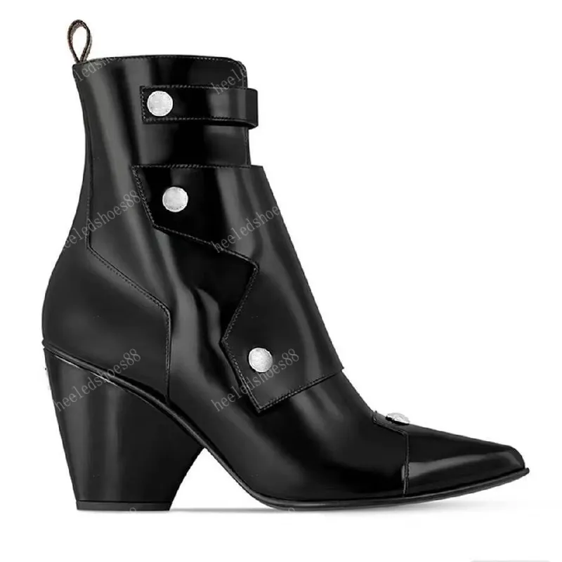 Tobillo Botas Diseñadores de diseñadores Para mujeres Botón de moda de piel de vaca de alta calidad dentro del tacón grueso Tacó