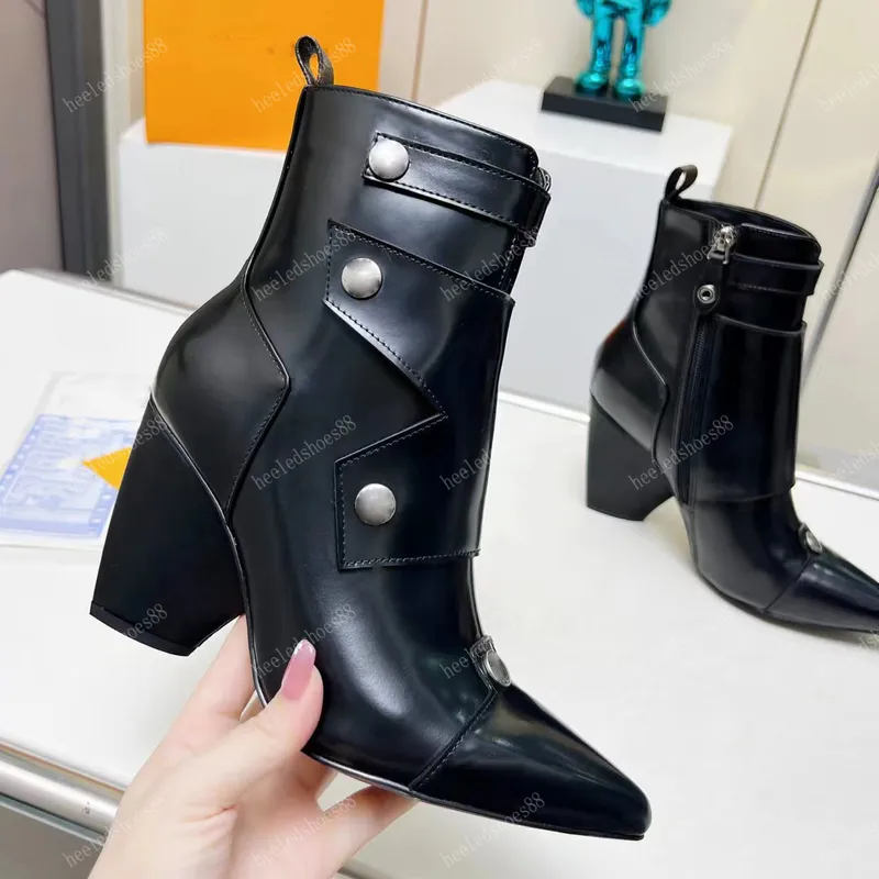 Tobillo Botas Diseñadores de diseñadores Para mujeres Botón de moda de piel de vaca de alta calidad dentro del tacón grueso Tacó