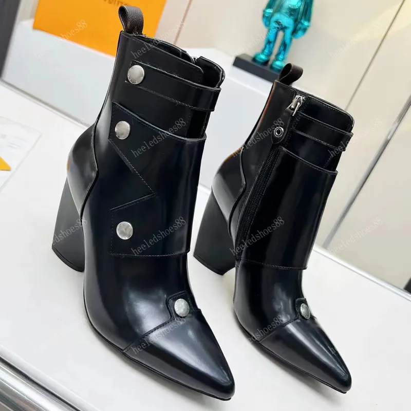 Tobillo Botas Diseñadores de diseñadores Para mujeres Botón de moda de piel de vaca de alta calidad dentro del tacón grueso Tacó