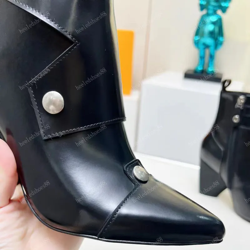 Tobillo Botas Diseñadores de diseñadores Para mujeres Botón de moda de piel de vaca de alta calidad dentro del tacón grueso Tacó