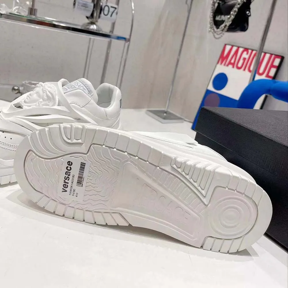 Versace Zapatillas unisex Odissea con suela de goma y puntera perforada, color blanco