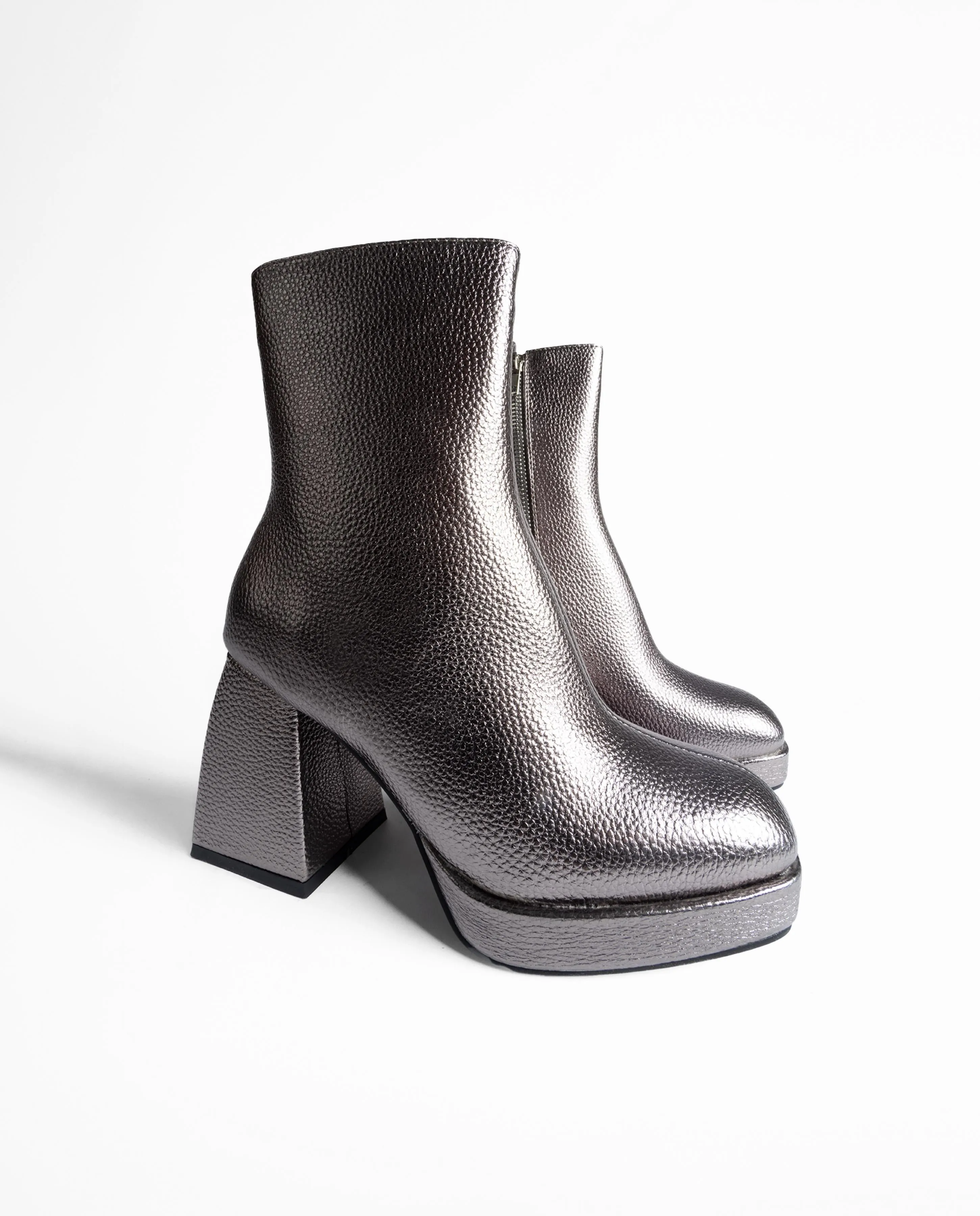 YASU  BOTAS CAA MEDIA