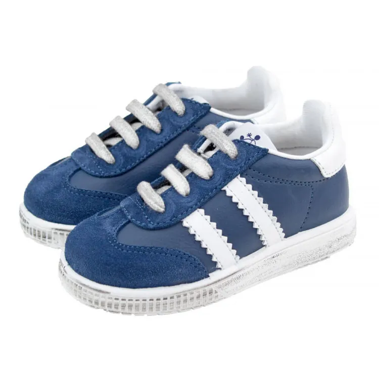 Zapatillas piel desgastadas cordones