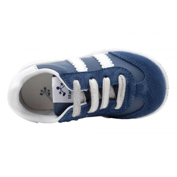Zapatillas piel desgastadas cordones